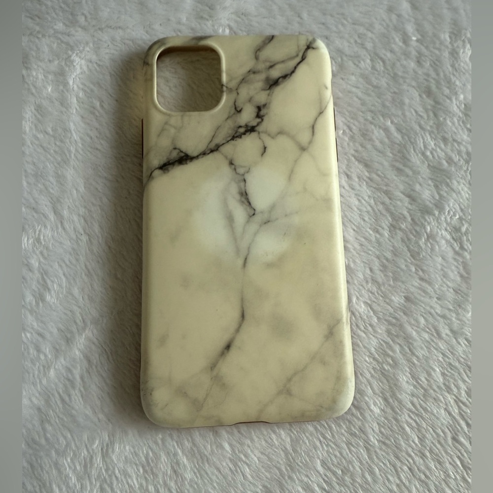 Assorted iPhone 11 Cases - Picture 3 of 14